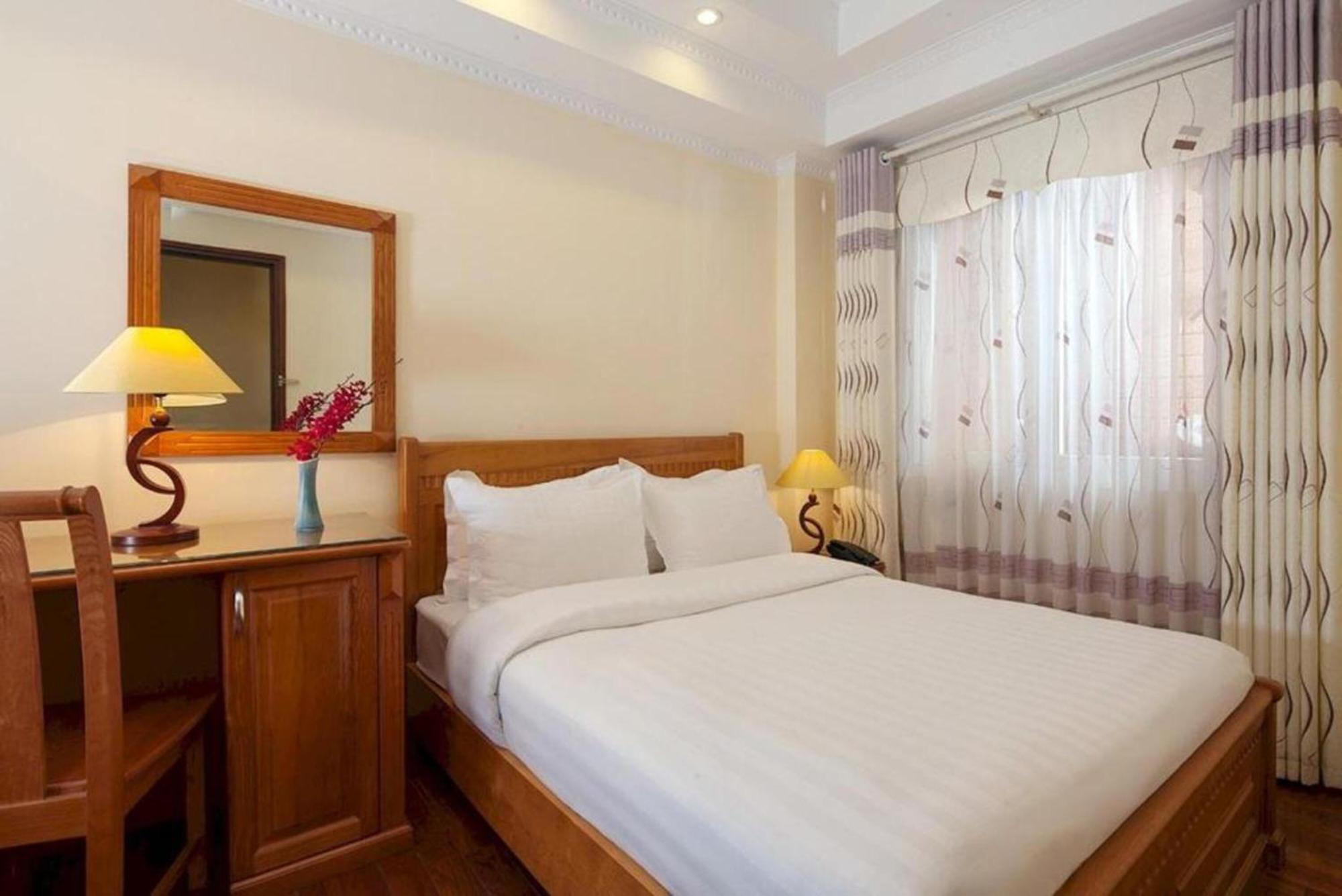 Lucky 3 Hotel & Travel Hanoi Exterior photo