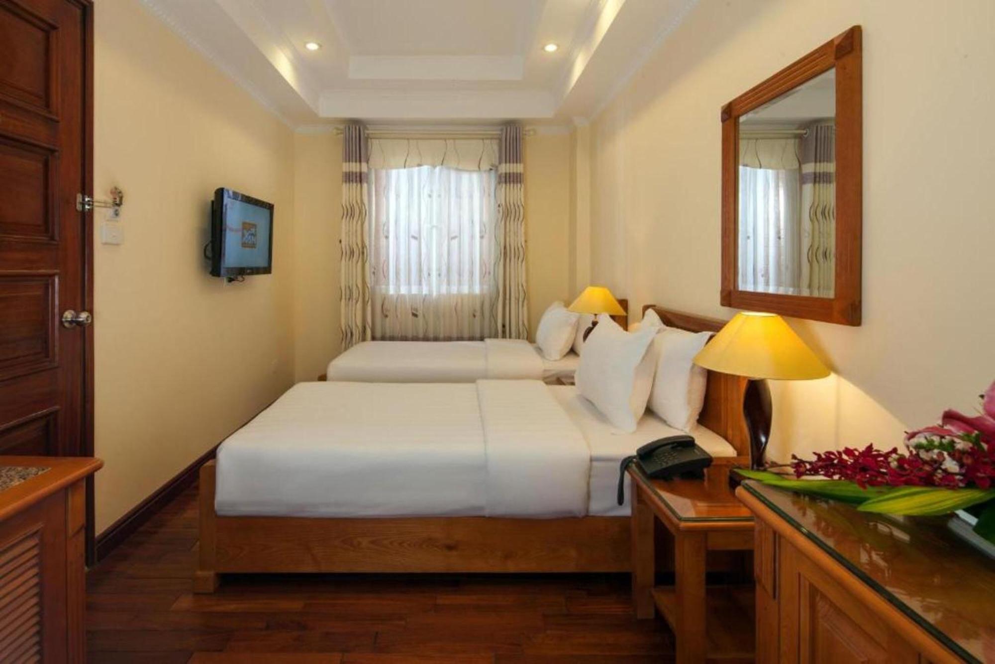 Lucky 3 Hotel & Travel Hanoi Exterior photo