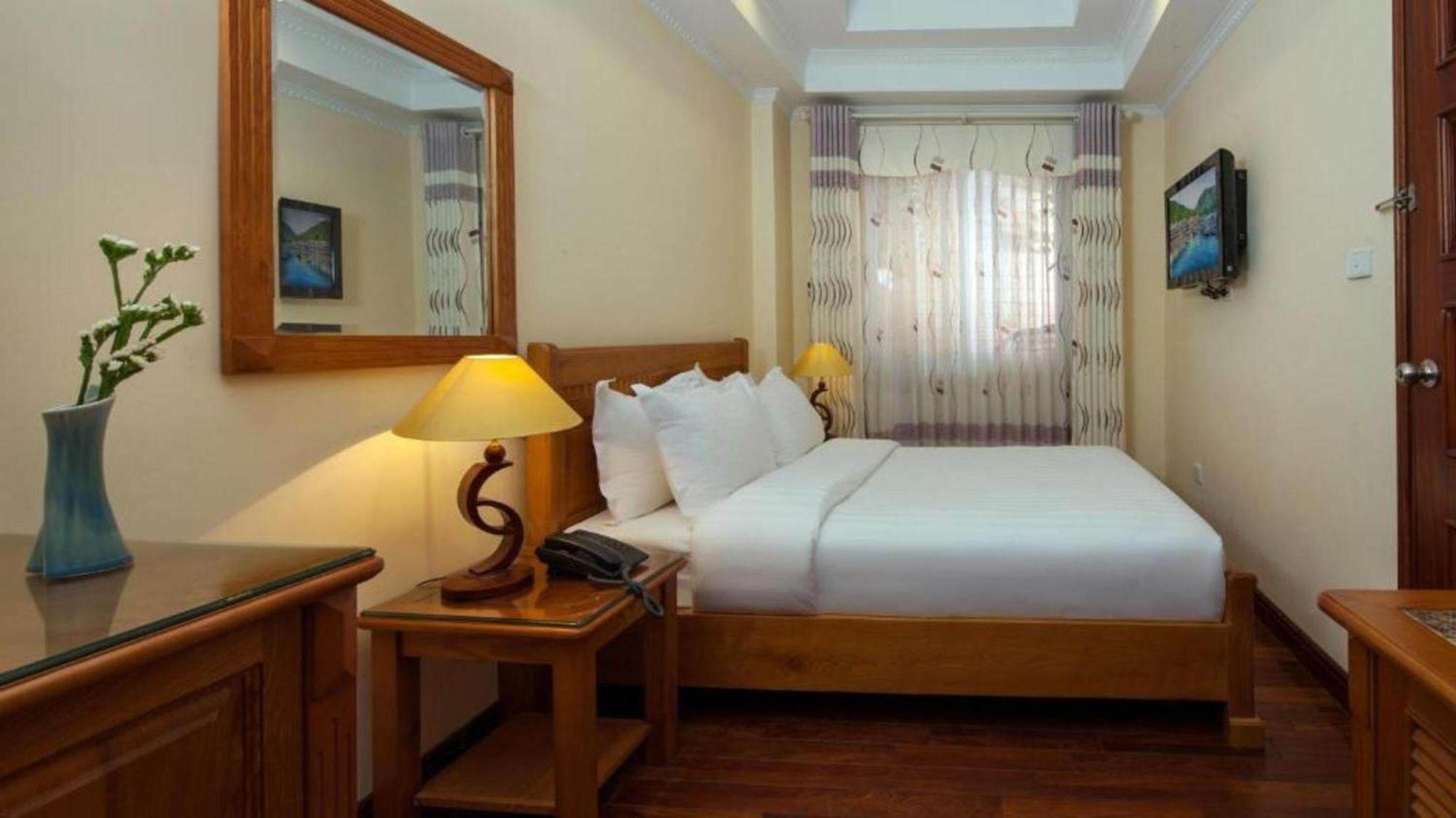 Lucky 3 Hotel & Travel Hanoi Exterior photo
