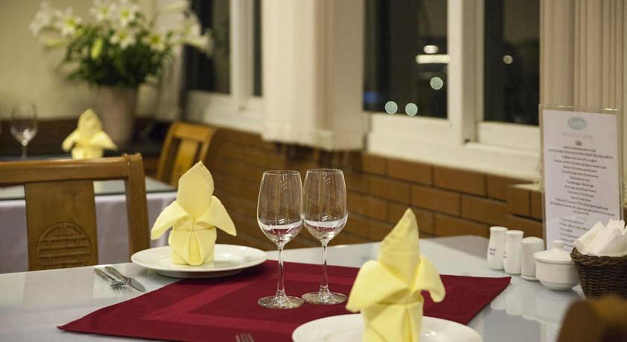 Lucky 3 Hotel & Travel Hanoi Exterior photo