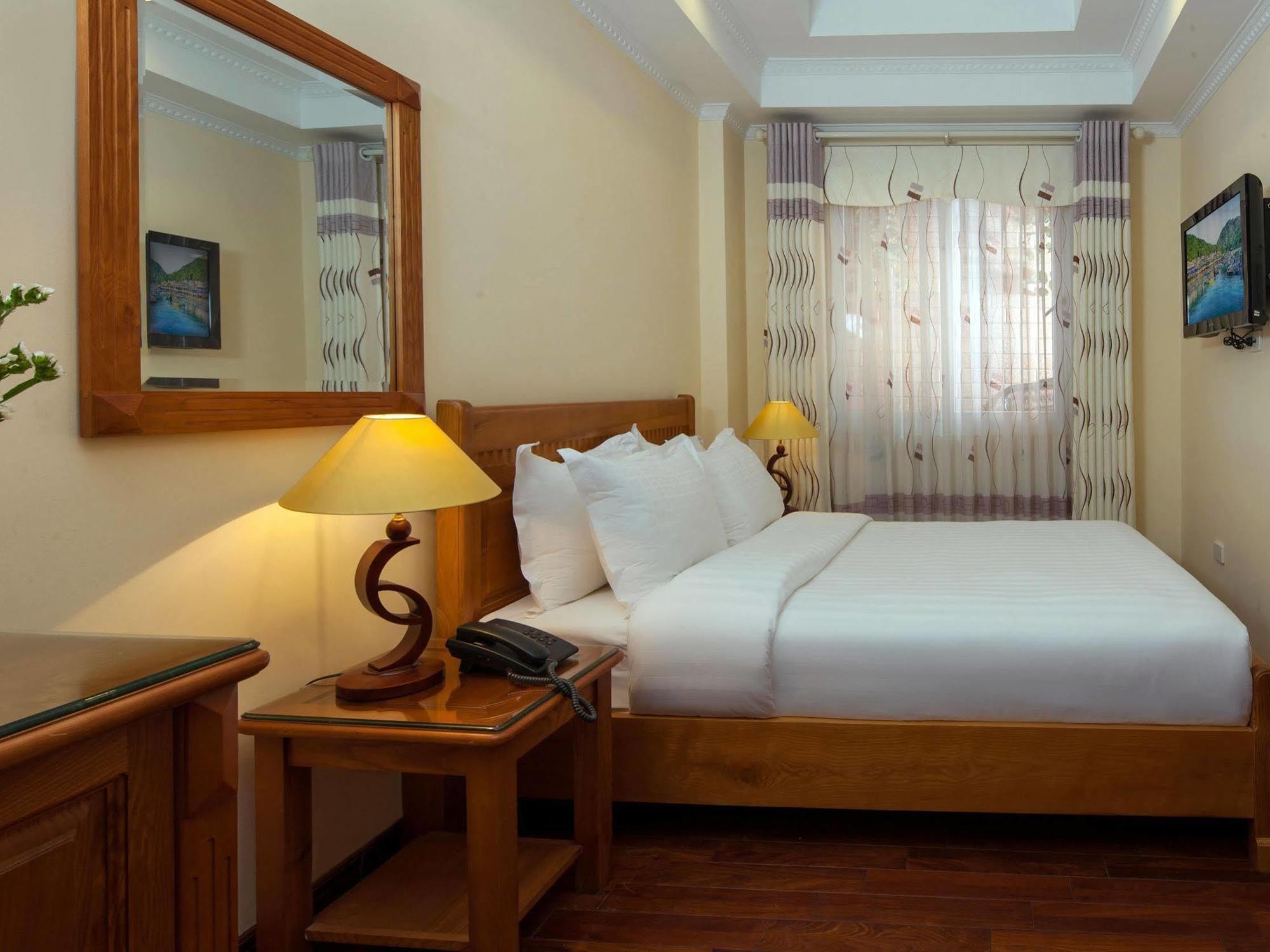 Lucky 3 Hotel & Travel Hanoi Exterior photo