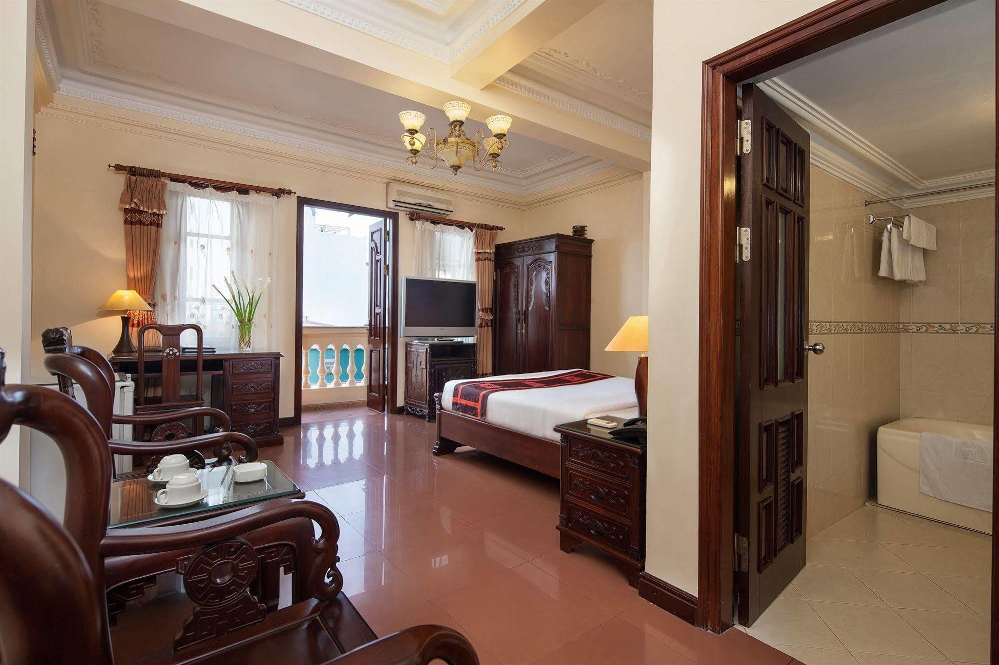 Lucky 3 Hotel & Travel Hanoi Exterior photo