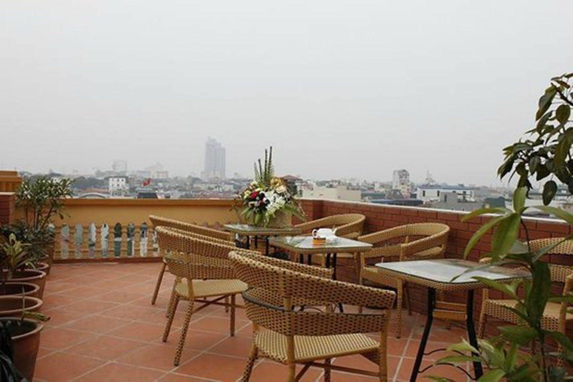 Lucky 3 Hotel & Travel Hanoi Exterior photo