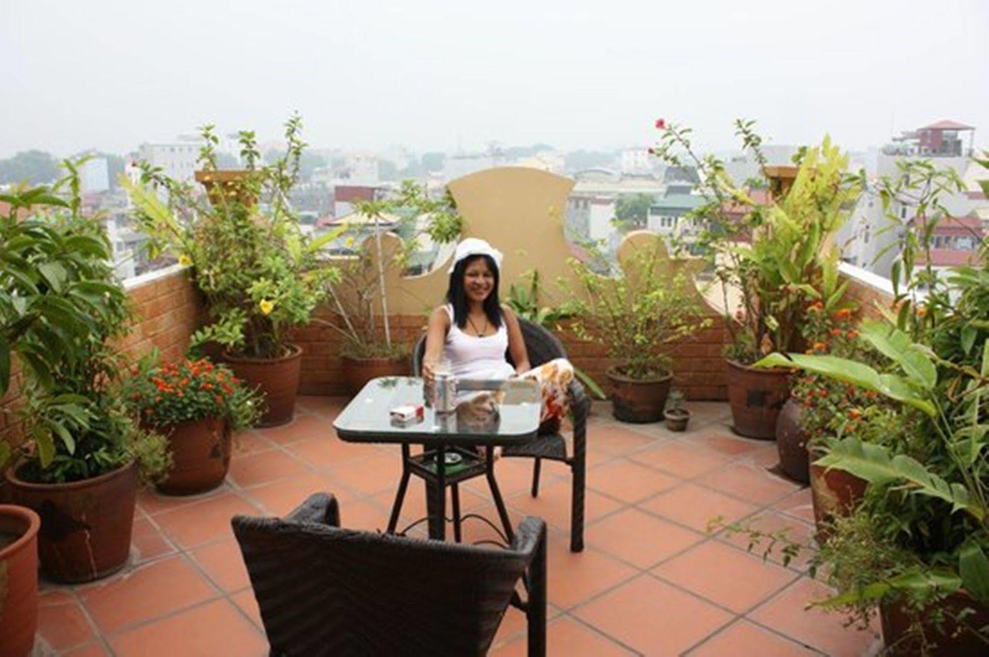 Lucky 3 Hotel & Travel Hanoi Exterior photo